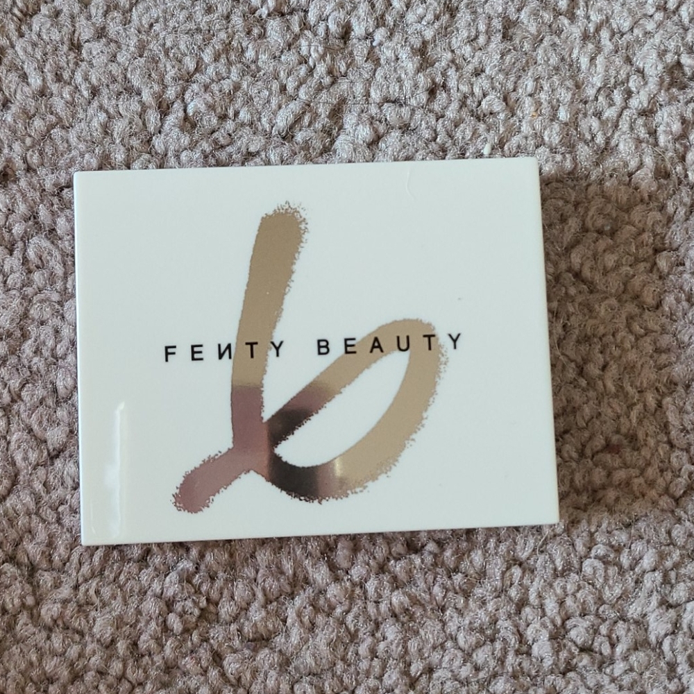 Fenty Beauty Snap Shadows